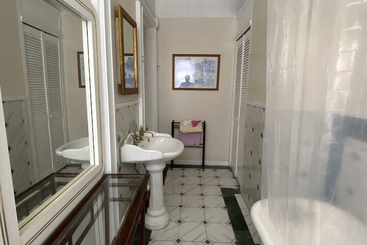 Room 11 of 26