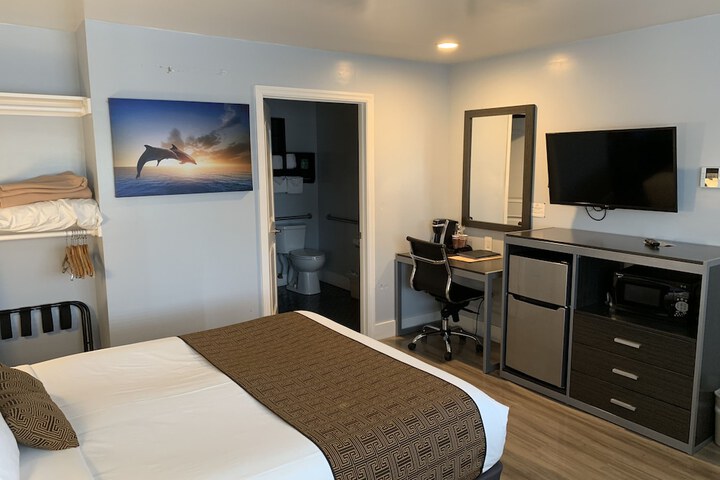 Room 32 of 34