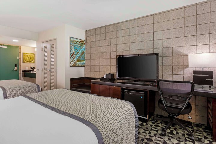 Room 25 of 43