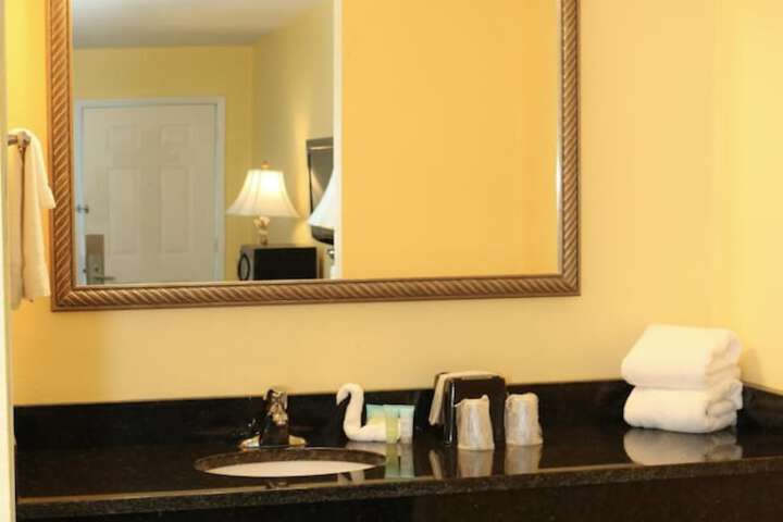Shining Light Inn & Suites