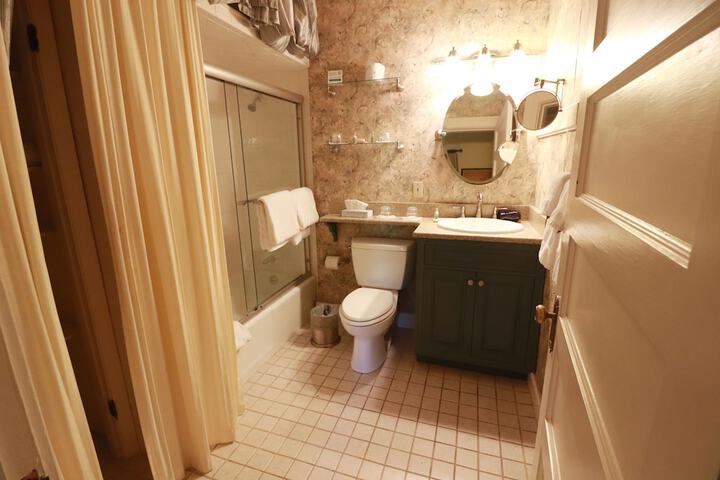 Room 54 of 92