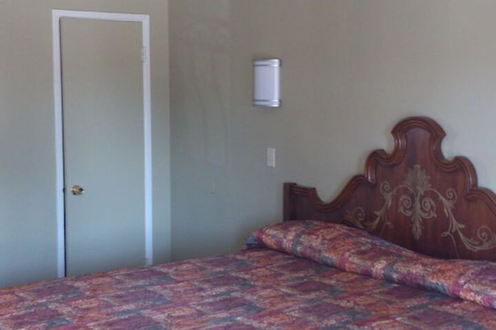 Room 13 of 37