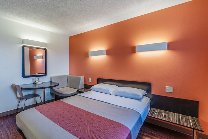 Room 18 of 34