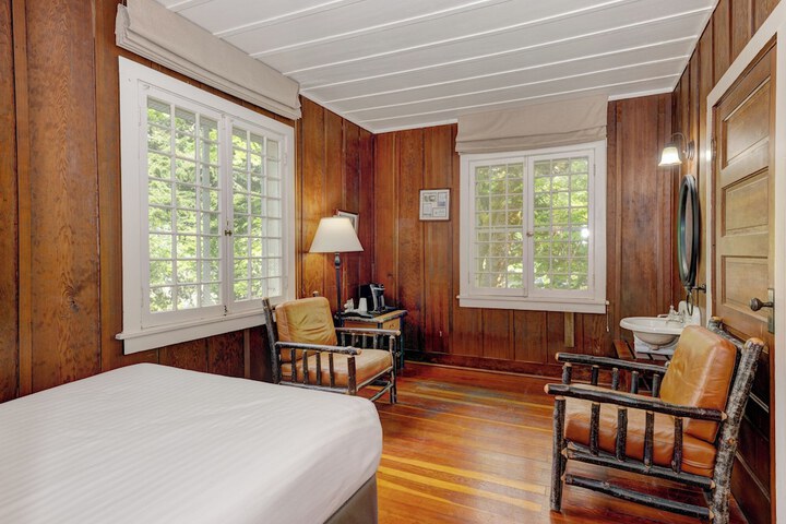 Lake Crescent Lodge