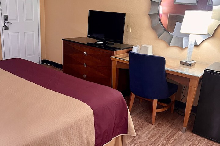 Room 9 of 15