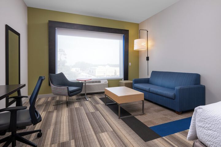 Holiday Inn Express & Suites Lakeland South by IHG