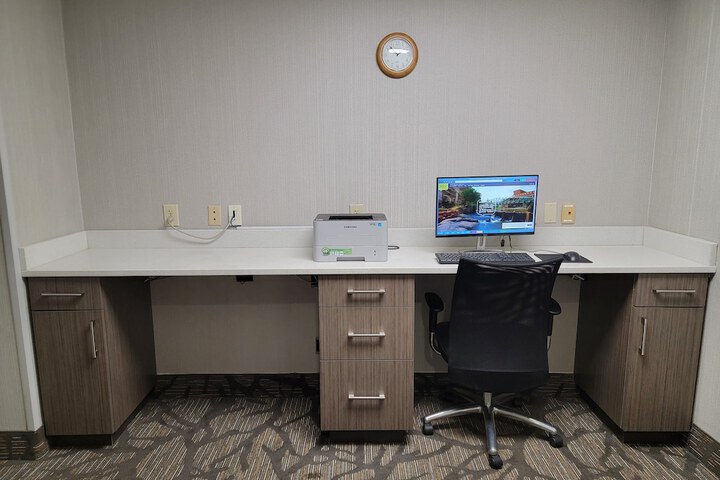Business Center 28 of 28