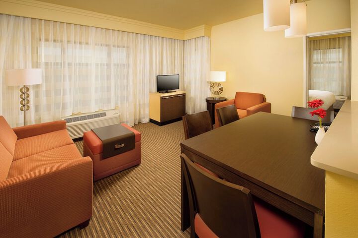 Room 10 of 36