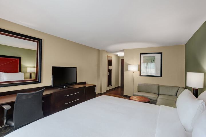 Room 18 of 115