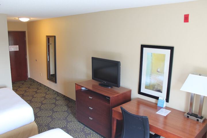 Holiday Inn Express & Suites Starkville by IHG