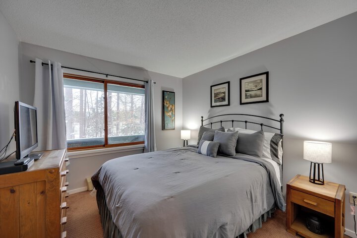 3 Mi to Story Land: All-season Family Condo