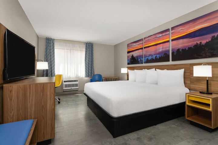 Days Inn by Wyndham Rawlins