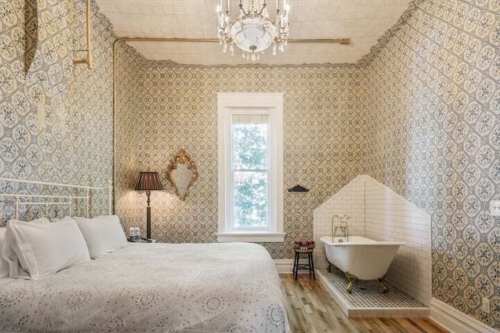 Room 10 of 28