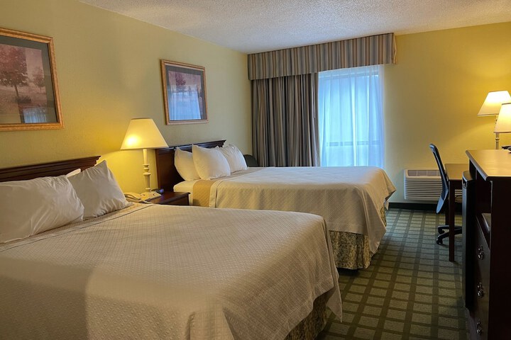 Days Inn & Suites by Wyndham Sutton Flatwoods