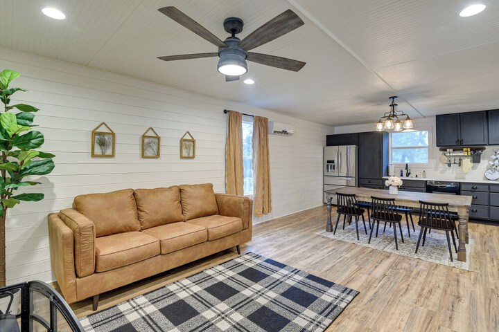 Dog-friendly Home w / Yard & Fire Pit in Midlothian