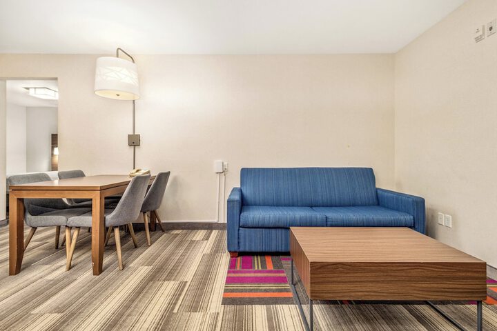 Room 144 of 348