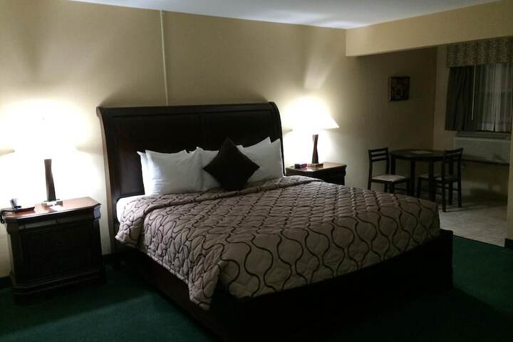 Pacer Inn & Suites Delaware