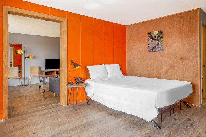 Room 14 of 25