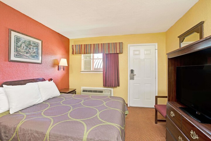 Room 30 of 35