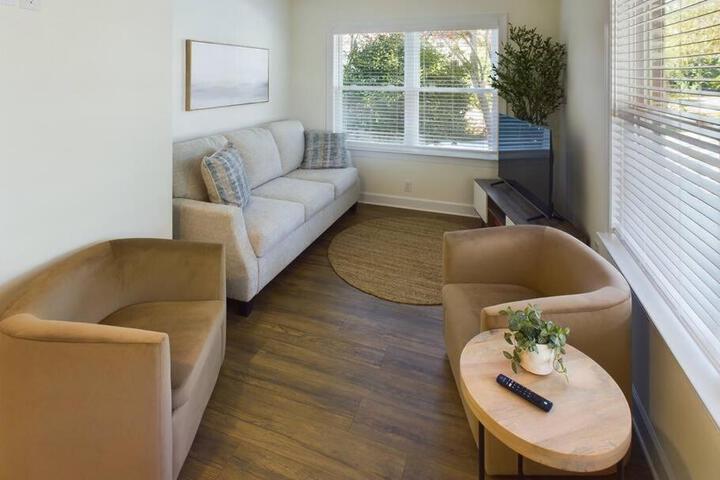 PIckens Place Unit B