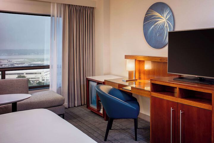 Room 19 of 38