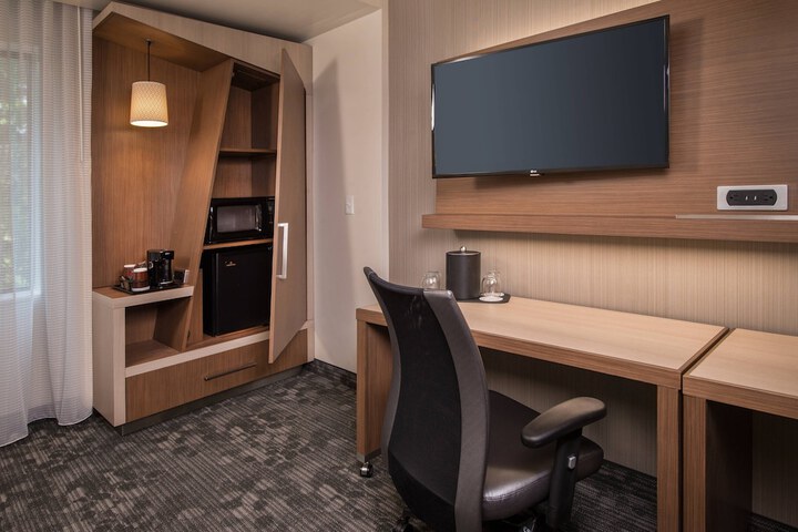 Room 11 of 37
