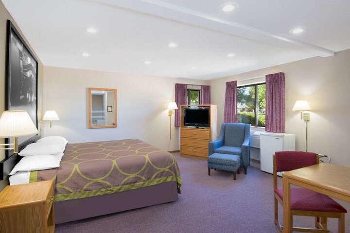 Room 14 of 15