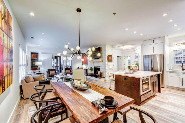 Modern Condo + Golf Course View Near Hiking!