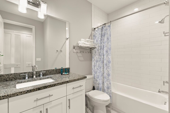 NEW Canopy Cabana Luxury Downtown Apt