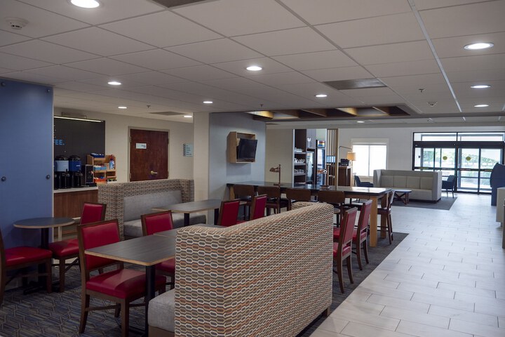 Holiday Inn Express & Suites Greenville Airport by IHG