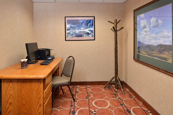 Business Center 62 of 69