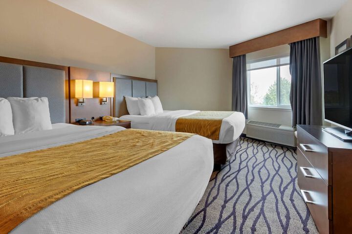 Comfort Inn & Suites Market - Airport