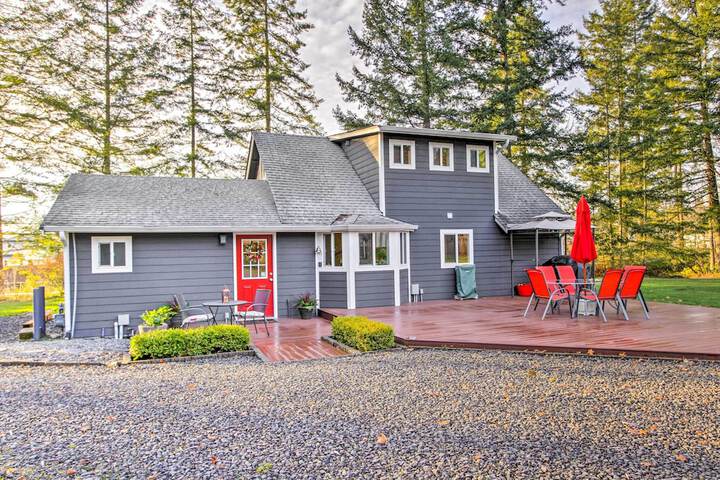Peacock Hill Retreat on 1 Acre 1 Mi to Harbor