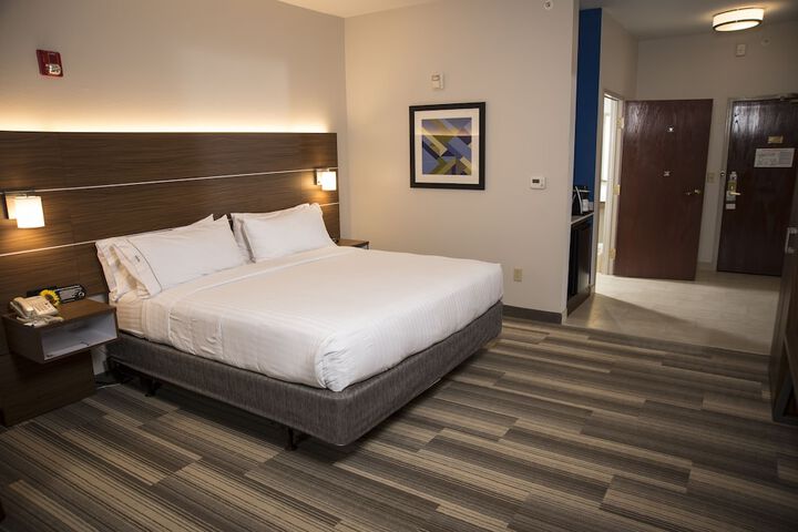 Room 26 of 38