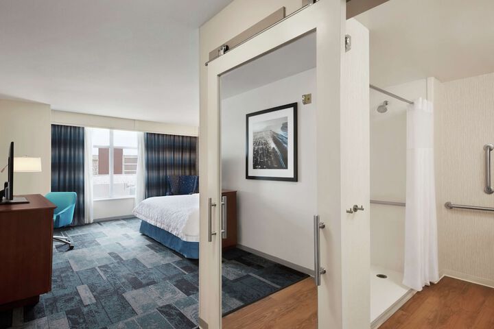 Room 10 of 33