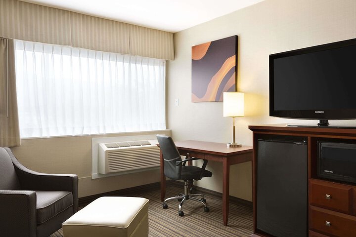 Room 10 of 23