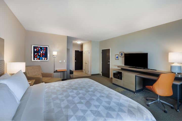 Room 17 of 33
