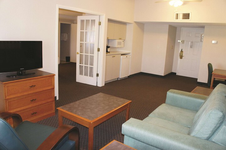 Room 34 of 47