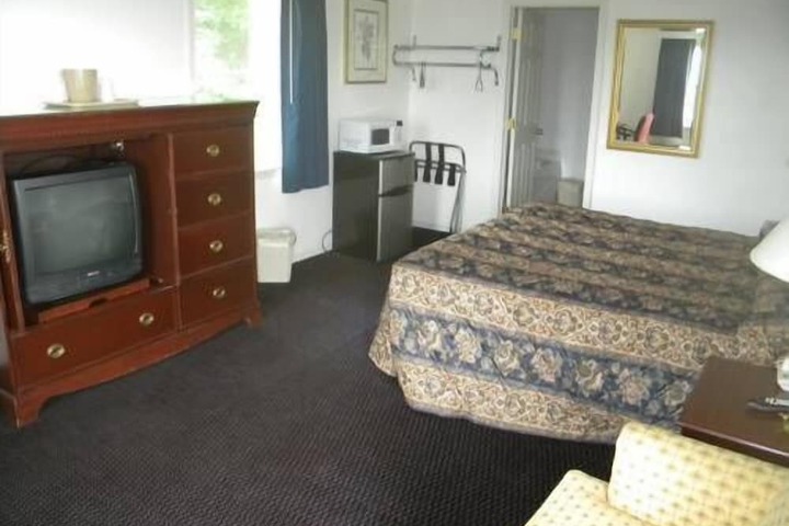 Room 8 of 11
