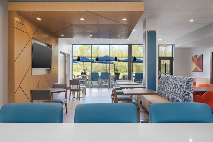 Holiday Inn Express & Suites DFW Airport Southwest - Euless