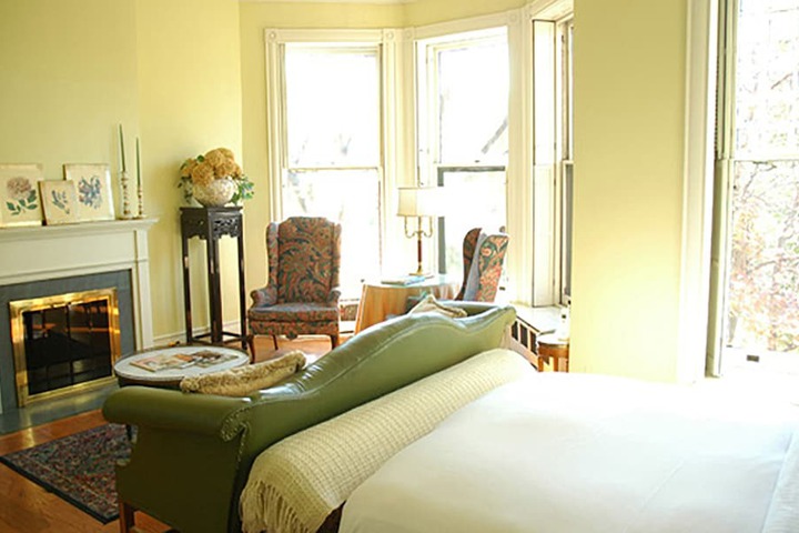 Room 25 of 62