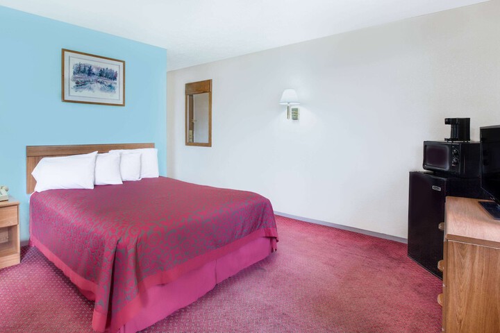 Room 6 of 28