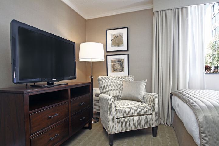 Ethan Allen Hotel