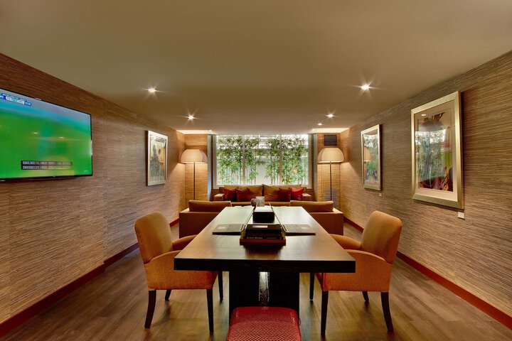 Business Center 69 of 70