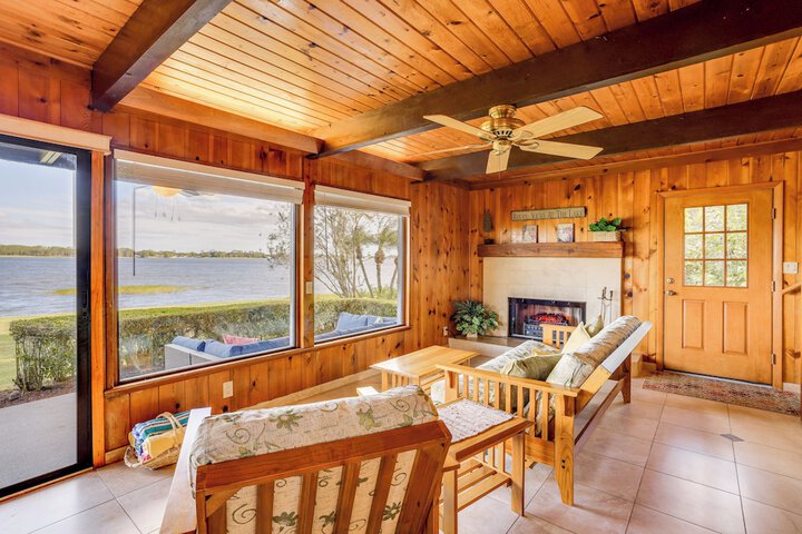 Lakefront Home w / Game Room Kayaks, & Fire Pit