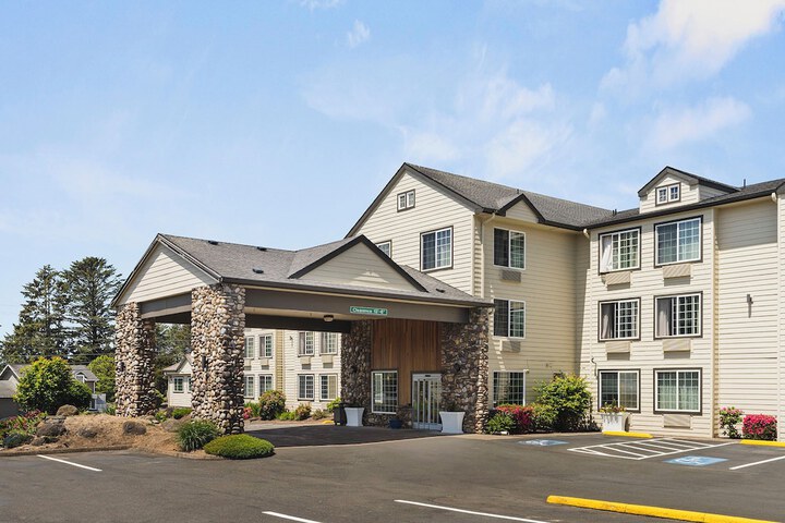 The Ashley Inn & Suites