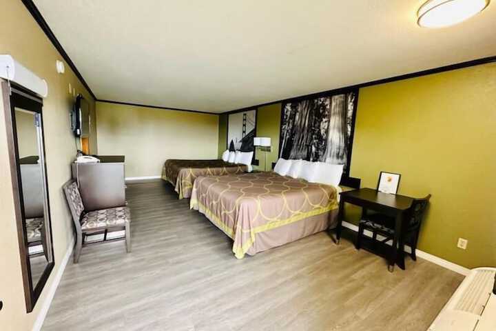 Super 8 by Wyndham Crescent City