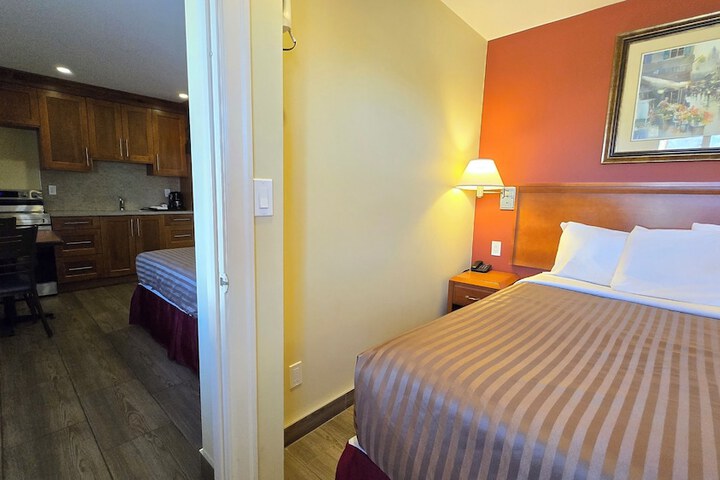 Sahara Courtyard Inn