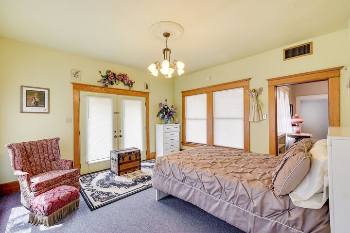 Paris Vacation Rental 15 Mi to Mount Magazine!