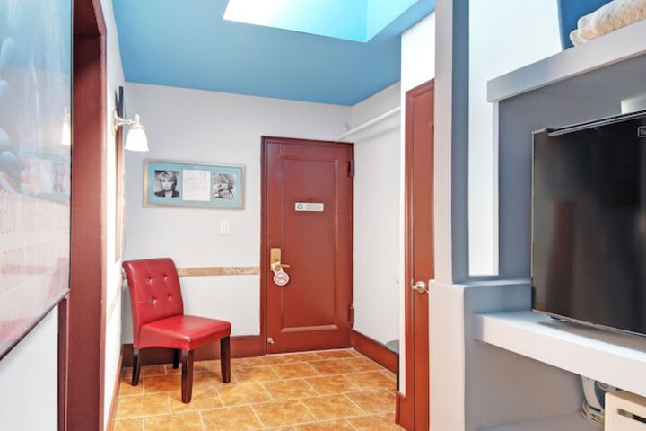 Room 26 of 99